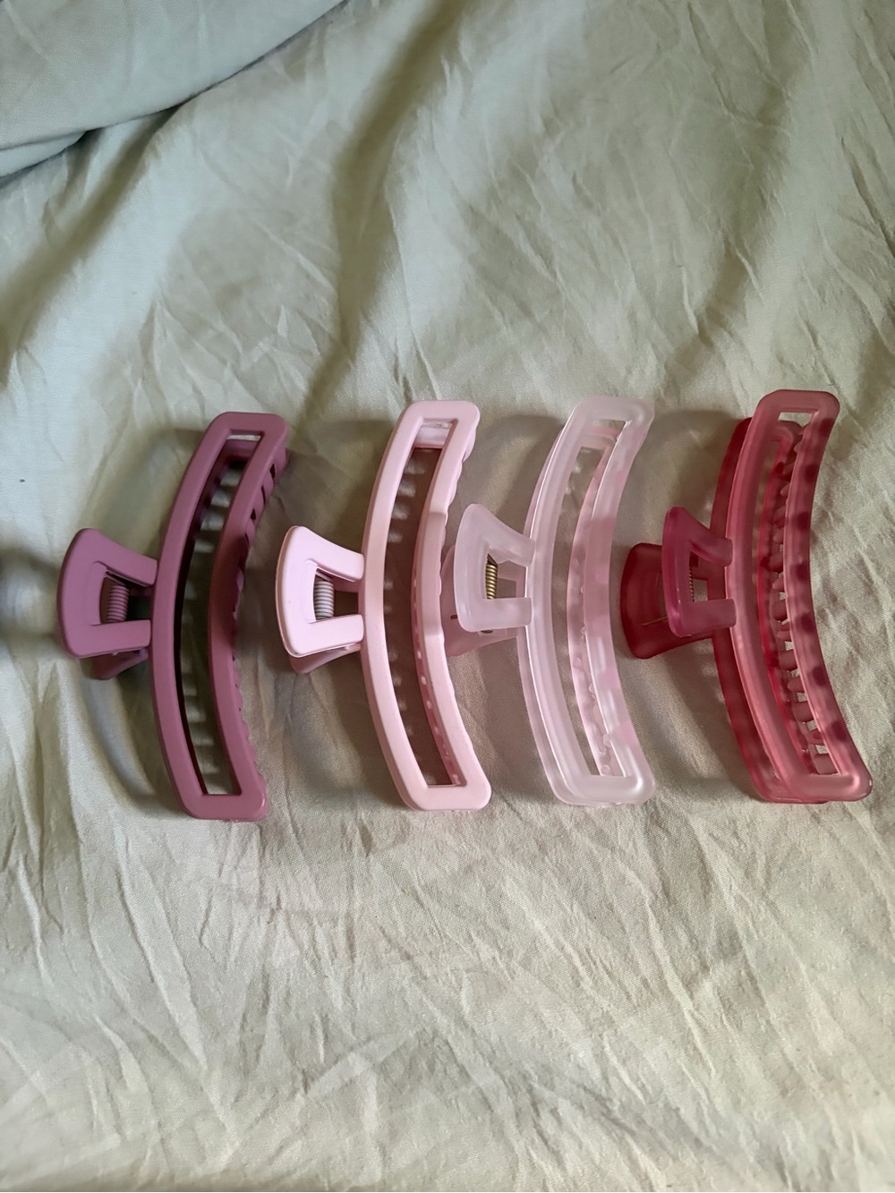 Set of 4 Pink Tones Women’s Hair Claw Clips